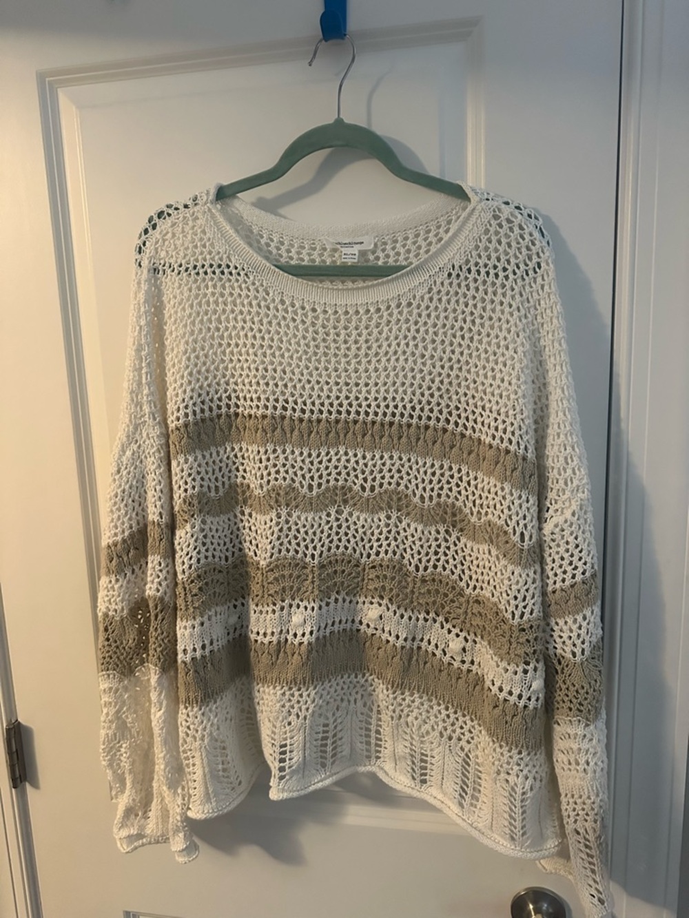 Beachlunchlounge Open-Knit Scoop Pullover in White and Tan